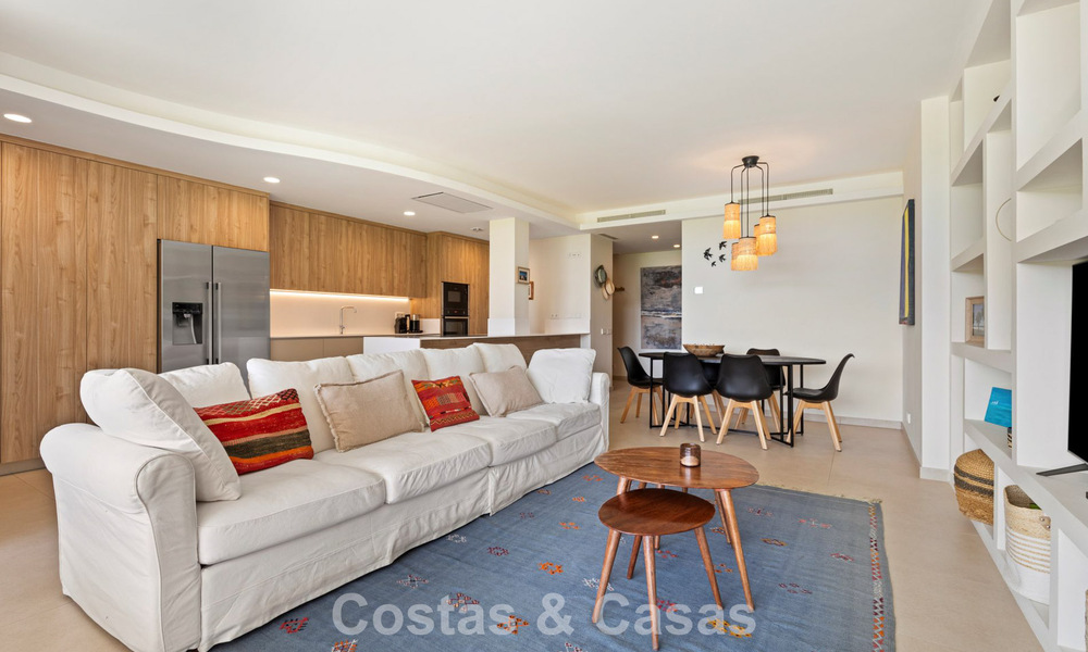 Apartamento en planta baja, con un amplio jardín privado, en venta en un resort de golf en Marbella - Benahavís 785887