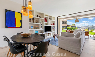 Apartamento en planta baja, con un amplio jardín privado, en venta en un resort de golf en Marbella - Benahavís 785891 