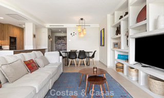 Apartamento en planta baja, con un amplio jardín privado, en venta en un resort de golf en Marbella - Benahavís 785894 