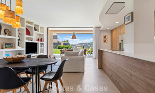 Apartamento en planta baja, con un amplio jardín privado, en venta en un resort de golf en Marbella - Benahavís 785895 