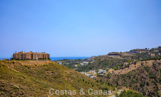 Apartamento en planta baja, con un amplio jardín privado, en venta en un resort de golf en Marbella - Benahavís 785901 