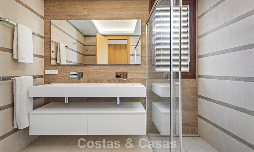 Apartamento en planta baja, con un amplio jardín privado, en venta en un resort de golf en Marbella - Benahavís 785904