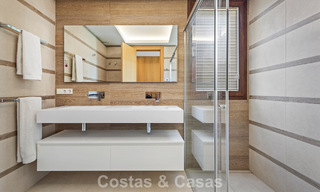 Apartamento en planta baja, con un amplio jardín privado, en venta en un resort de golf en Marbella - Benahavís 785904 