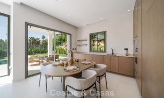 Villa nueva lista para entrar a vivir, con arquitectura contemporánea, en venta a un paso de la playa en Estepona 786278 