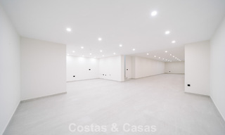 Villa nueva lista para entrar a vivir, con arquitectura contemporánea, en venta a un paso de la playa en Estepona 786285 