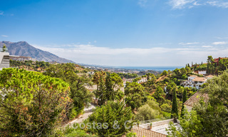 Espaciosa villa con vistas al mar y alojamiento de invitados independiente en venta en El Madroñal en Benahavís, Marbella 786417 