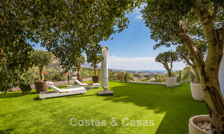 Espaciosa villa con vistas al mar y alojamiento de invitados independiente en venta en El Madroñal en Benahavís, Marbella 786418 