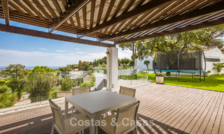 Espaciosa villa con vistas al mar y alojamiento de invitados independiente en venta en El Madroñal en Benahavís, Marbella 786419 