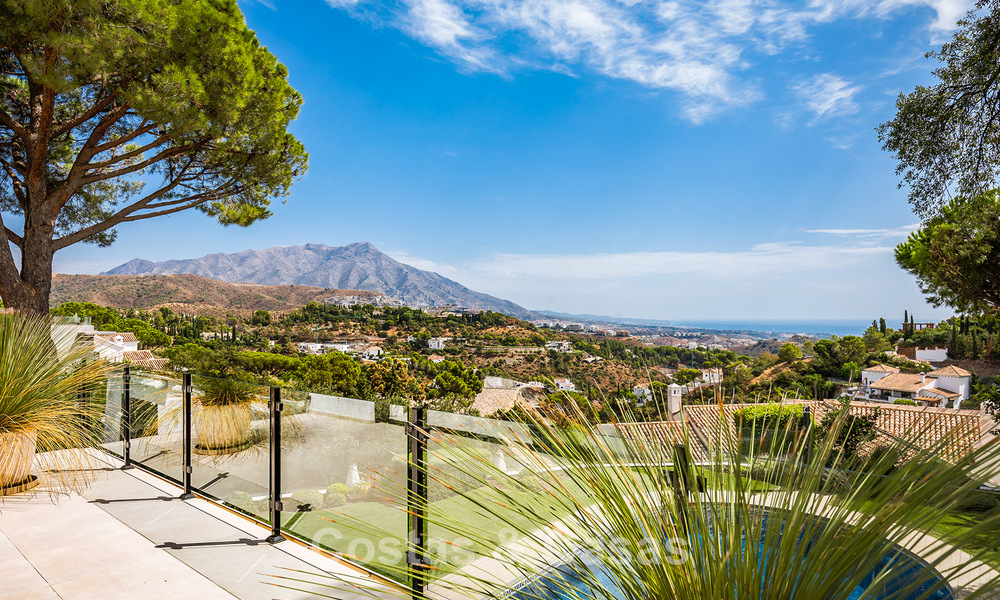 Espaciosa villa con vistas al mar y alojamiento de invitados independiente en venta en El Madroñal en Benahavís, Marbella 786421