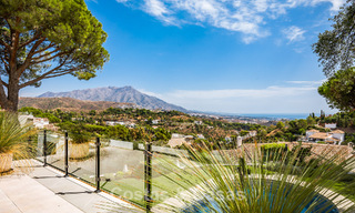 Espaciosa villa con vistas al mar y alojamiento de invitados independiente en venta en El Madroñal en Benahavís, Marbella 786421 