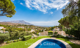 Espaciosa villa con vistas al mar y alojamiento de invitados independiente en venta en El Madroñal en Benahavís, Marbella 786422 