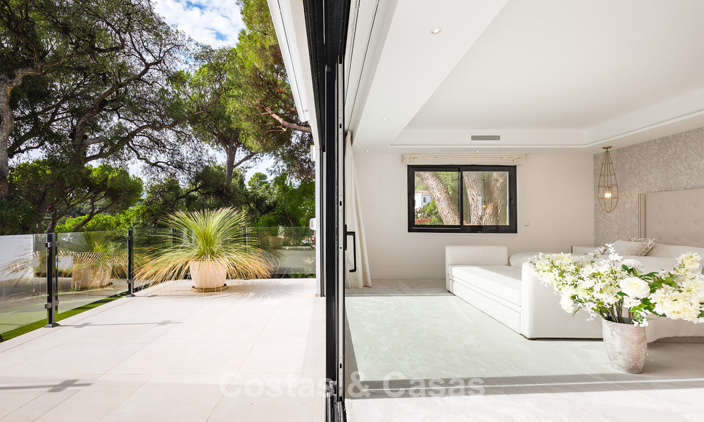 Espaciosa villa con vistas al mar y alojamiento de invitados independiente en venta en El Madroñal en Benahavís, Marbella 786426