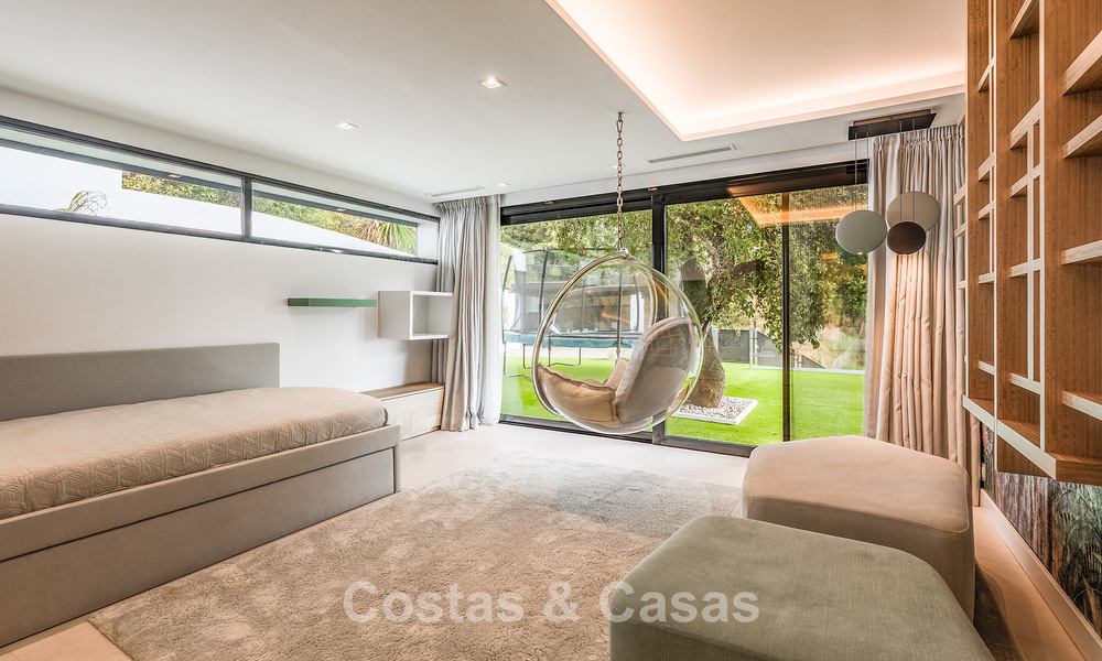 Espaciosa villa con vistas al mar y alojamiento de invitados independiente en venta en El Madroñal en Benahavís, Marbella 786432