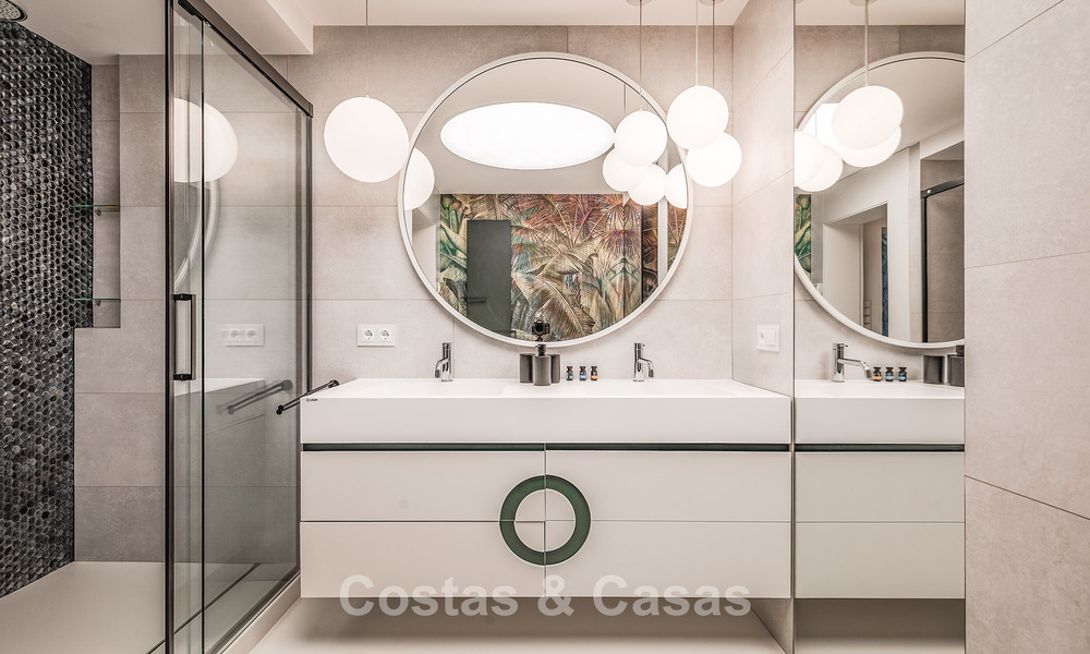 Espaciosa villa con vistas al mar y alojamiento de invitados independiente en venta en El Madroñal en Benahavís, Marbella 786434