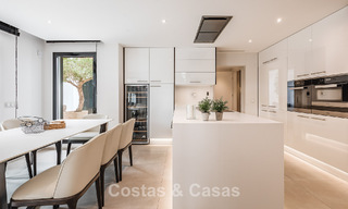 Espaciosa villa con vistas al mar y alojamiento de invitados independiente en venta en El Madroñal en Benahavís, Marbella 786441 