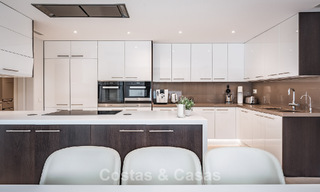 Espaciosa villa con vistas al mar y alojamiento de invitados independiente en venta en El Madroñal en Benahavís, Marbella 786444 