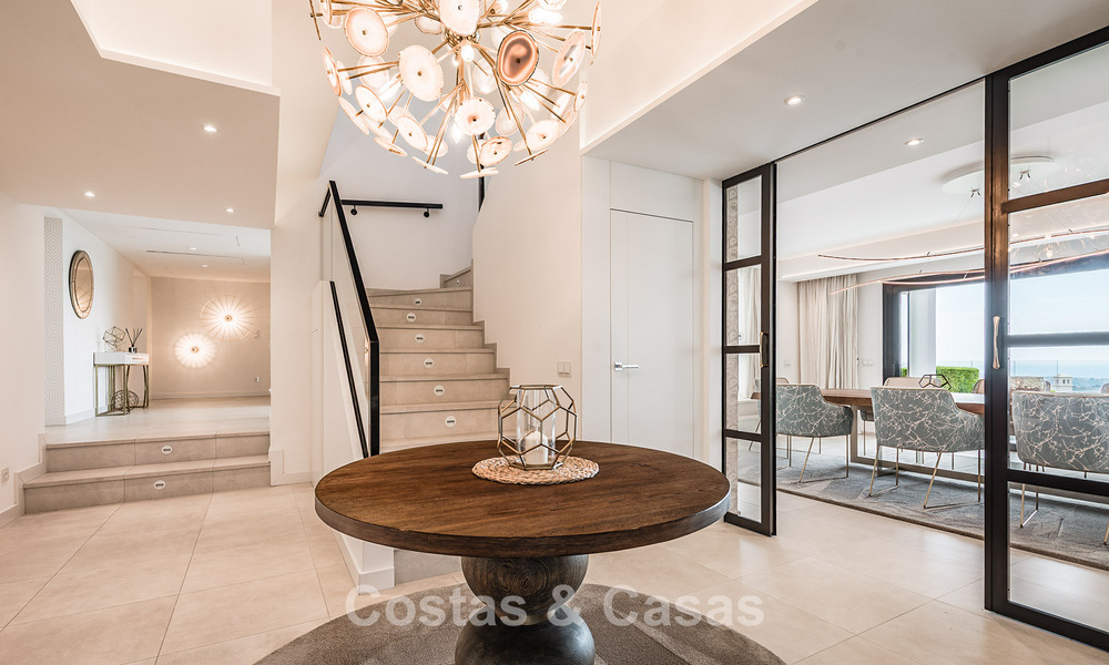 Espaciosa villa con vistas al mar y alojamiento de invitados independiente en venta en El Madroñal en Benahavís, Marbella 786445