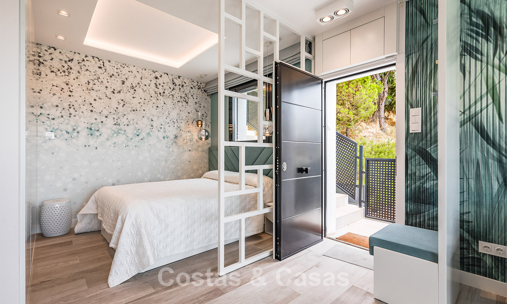 Espaciosa villa con vistas al mar y alojamiento de invitados independiente en venta en El Madroñal en Benahavís, Marbella 786450