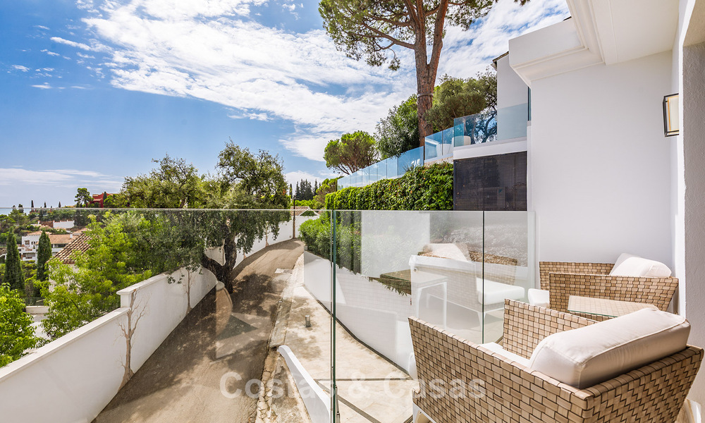 Espaciosa villa con vistas al mar y alojamiento de invitados independiente en venta en El Madroñal en Benahavís, Marbella 786454
