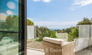 Espaciosa villa con vistas al mar y alojamiento de invitados independiente en venta en El Madroñal en Benahavís, Marbella 786455 