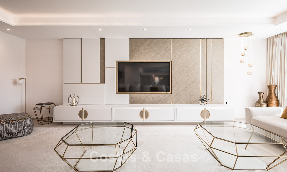 Espaciosa villa con vistas al mar y alojamiento de invitados independiente en venta en El Madroñal en Benahavís, Marbella 786457