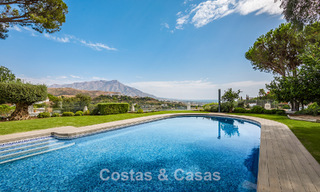 Espaciosa villa con vistas al mar y alojamiento de invitados independiente en venta en El Madroñal en Benahavís, Marbella 786462 