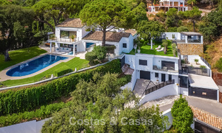 Espaciosa villa con vistas al mar y alojamiento de invitados independiente en venta en El Madroñal en Benahavís, Marbella 786463 