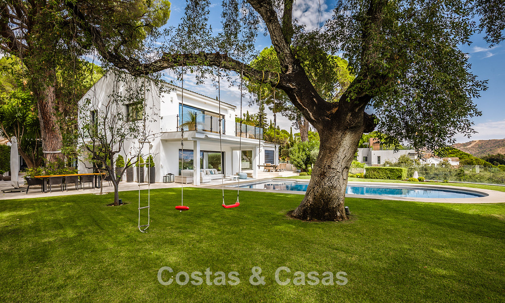 Espaciosa villa con vistas al mar y alojamiento de invitados independiente en venta en El Madroñal en Benahavís, Marbella 786470