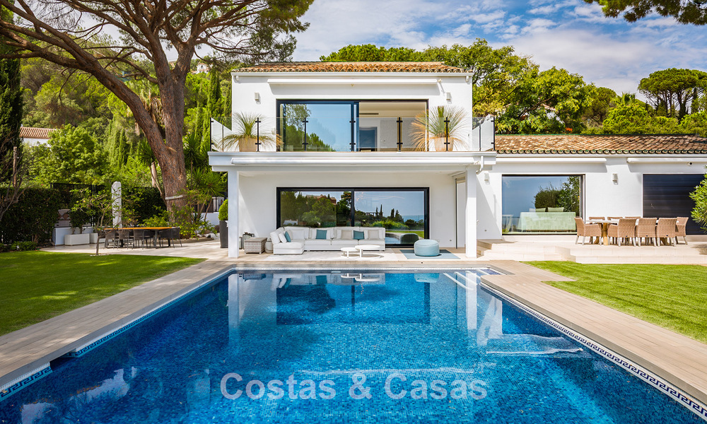 Espaciosa villa con vistas al mar y alojamiento de invitados independiente en venta en El Madroñal en Benahavís, Marbella 786472
