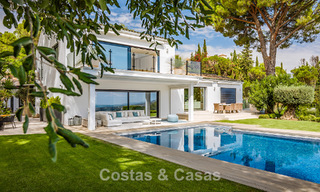 Espaciosa villa con vistas al mar y alojamiento de invitados independiente en venta en El Madroñal en Benahavís, Marbella 786473 