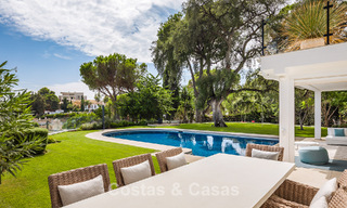 Espaciosa villa con vistas al mar y alojamiento de invitados independiente en venta en El Madroñal en Benahavís, Marbella 786474 