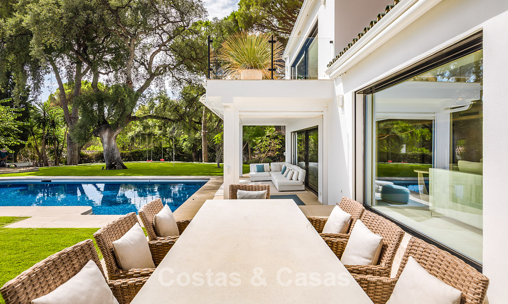 Espaciosa villa con vistas al mar y alojamiento de invitados independiente en venta en El Madroñal en Benahavís, Marbella 786475