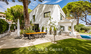 Espaciosa villa con vistas al mar y alojamiento de invitados independiente en venta en El Madroñal en Benahavís, Marbella 786479 