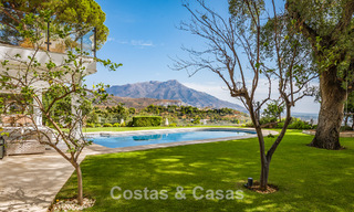 Espaciosa villa con vistas al mar y alojamiento de invitados independiente en venta en El Madroñal en Benahavís, Marbella 786480 