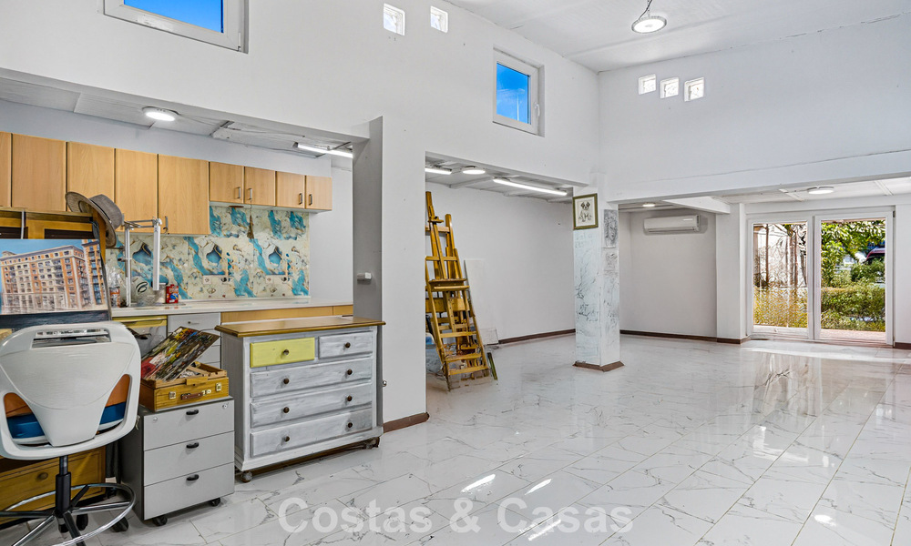 Casa única y espaciosa de una sola planta con muchas posibilidades, ubicada en el centro de Marbella 786528