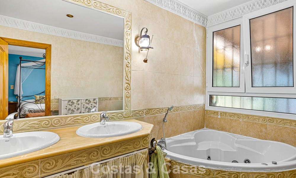 Casa única y espaciosa de una sola planta con muchas posibilidades, ubicada en el centro de Marbella 786537