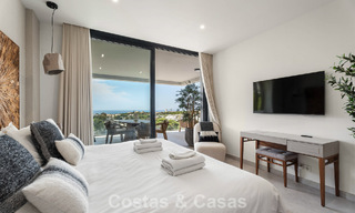 Ático dúplex modernista con vistas al mar, listo para entrar a vivir, en venta en Marbella Este 786497 