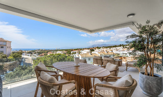 Ático dúplex modernista con vistas al mar, listo para entrar a vivir, en venta en Marbella Este 786499 