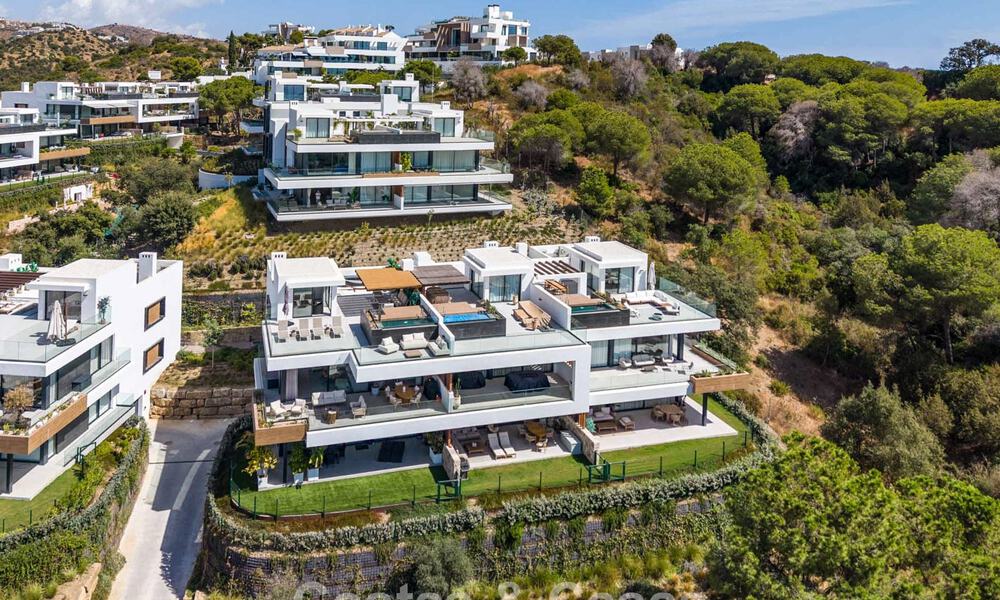 Ático dúplex modernista con vistas al mar, listo para entrar a vivir, en venta en Marbella Este 786500