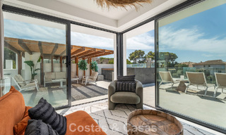Ático dúplex modernista con vistas al mar, listo para entrar a vivir, en venta en Marbella Este 786506 
