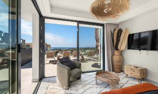 Ático dúplex modernista con vistas al mar, listo para entrar a vivir, en venta en Marbella Este 786507 