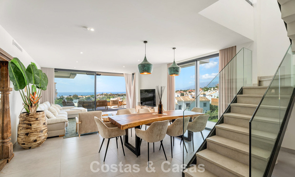 Ático dúplex modernista con vistas al mar, listo para entrar a vivir, en venta en Marbella Este 786510