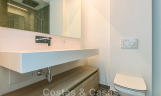 Casa adosada, lista para entrar a vivir con vistas frontales al mar, en venta a pocos minutos a pie del centro de Estepona 786314 