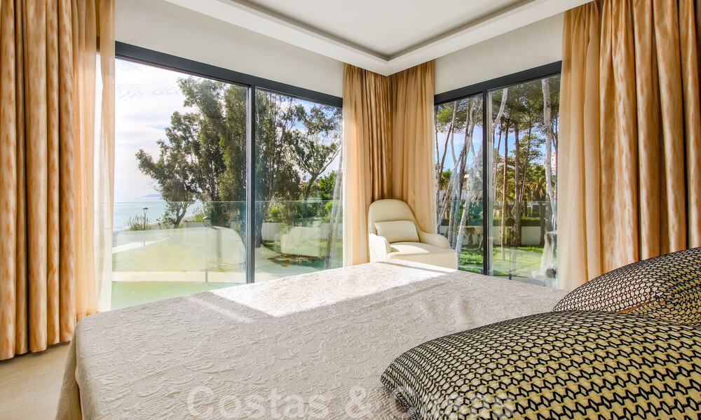 Casa adosada, lista para entrar a vivir con vistas frontales al mar, en venta a pocos minutos a pie del centro de Estepona 786317