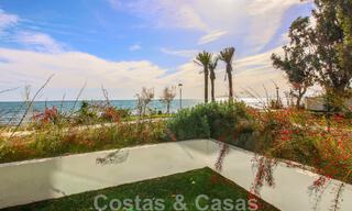 Casa adosada, lista para entrar a vivir con vistas frontales al mar, en venta a pocos minutos a pie del centro de Estepona 786326 