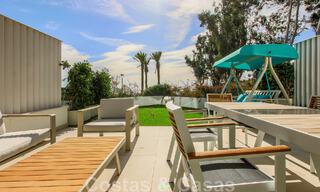 Casa adosada, lista para entrar a vivir con vistas frontales al mar, en venta a pocos minutos a pie del centro de Estepona 786327 