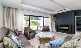 Casa adosada, lista para entrar a vivir con vistas frontales al mar, en venta a pocos minutos a pie del centro de Estepona 786344 