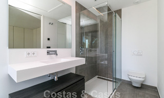 Casa adosada, lista para entrar a vivir con vistas frontales al mar, en venta a pocos minutos a pie del centro de Estepona 786352 