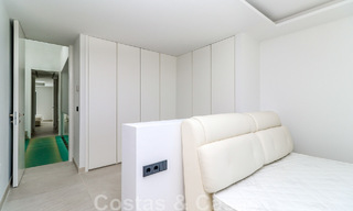 Casa adosada, lista para entrar a vivir con vistas frontales al mar, en venta a pocos minutos a pie del centro de Estepona 786353 