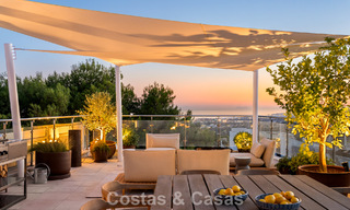 Lujosa casa modernista con piscina privada, lista para entrar a vivir, en venta en Sierra Blanca, en la Milla de Oro de Marbella 786641 